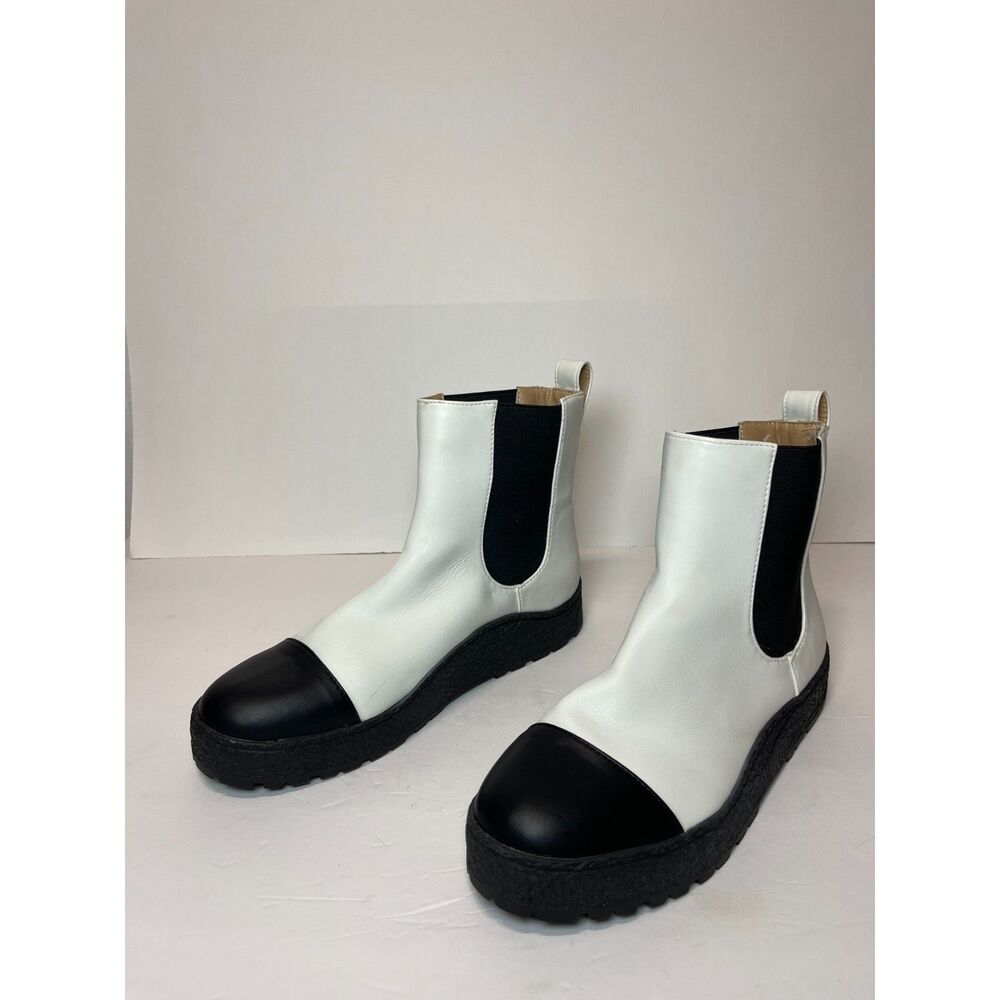JOURNEE Women's Tru Comfort Foam Jenie Bootie In White size 8.5